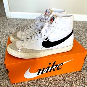 Nike Blazer Mid ‘77 Vintage white/black Men’s 7.5, Women’s 9